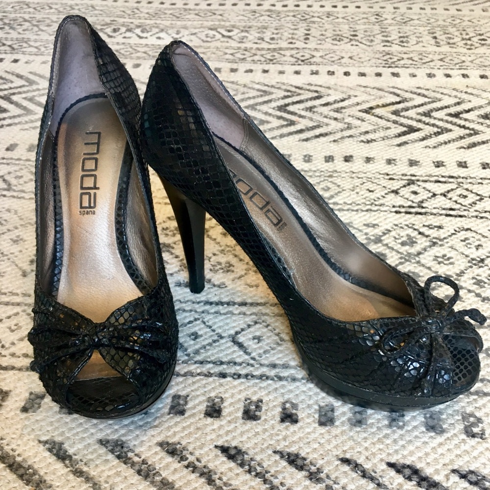 Sexy Black Snakeskin Peep-toe Heels